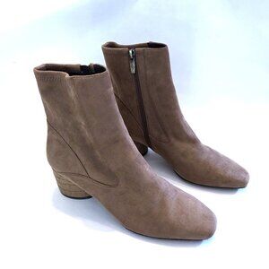NWOT Donald Pliner Kizmet Taupe Suede Chelsea Booties Size 9.5